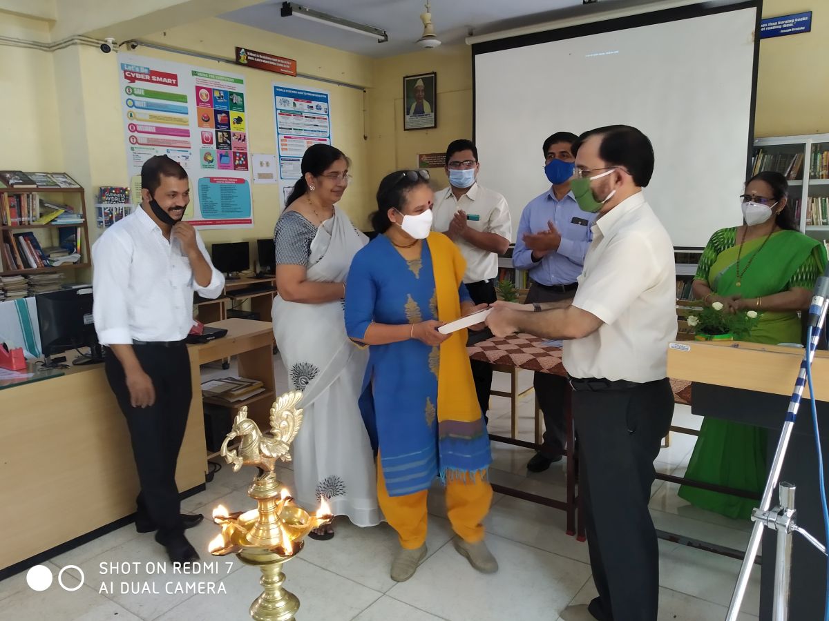   Mrs. Usha Malayappan - Special Award to the Teacher Reader